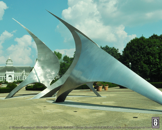 "NavStar ’92" -12 (Artist : Stephen Canneto) 3 Sculptures representing the sails of Columbus’ ships