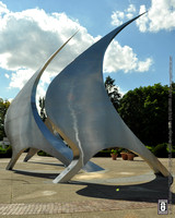 "NavStar ’92" -06 (Artist : Stephen Canneto) 3 Sculptures representing the sails of Columbus’ ships