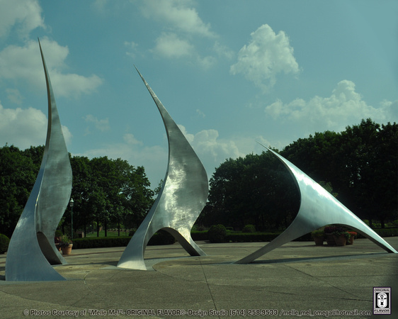 "NavStar ’92" -10 (Artist : Stephen Canneto) 3 Sculptures representing the sails of Columbus’ ships